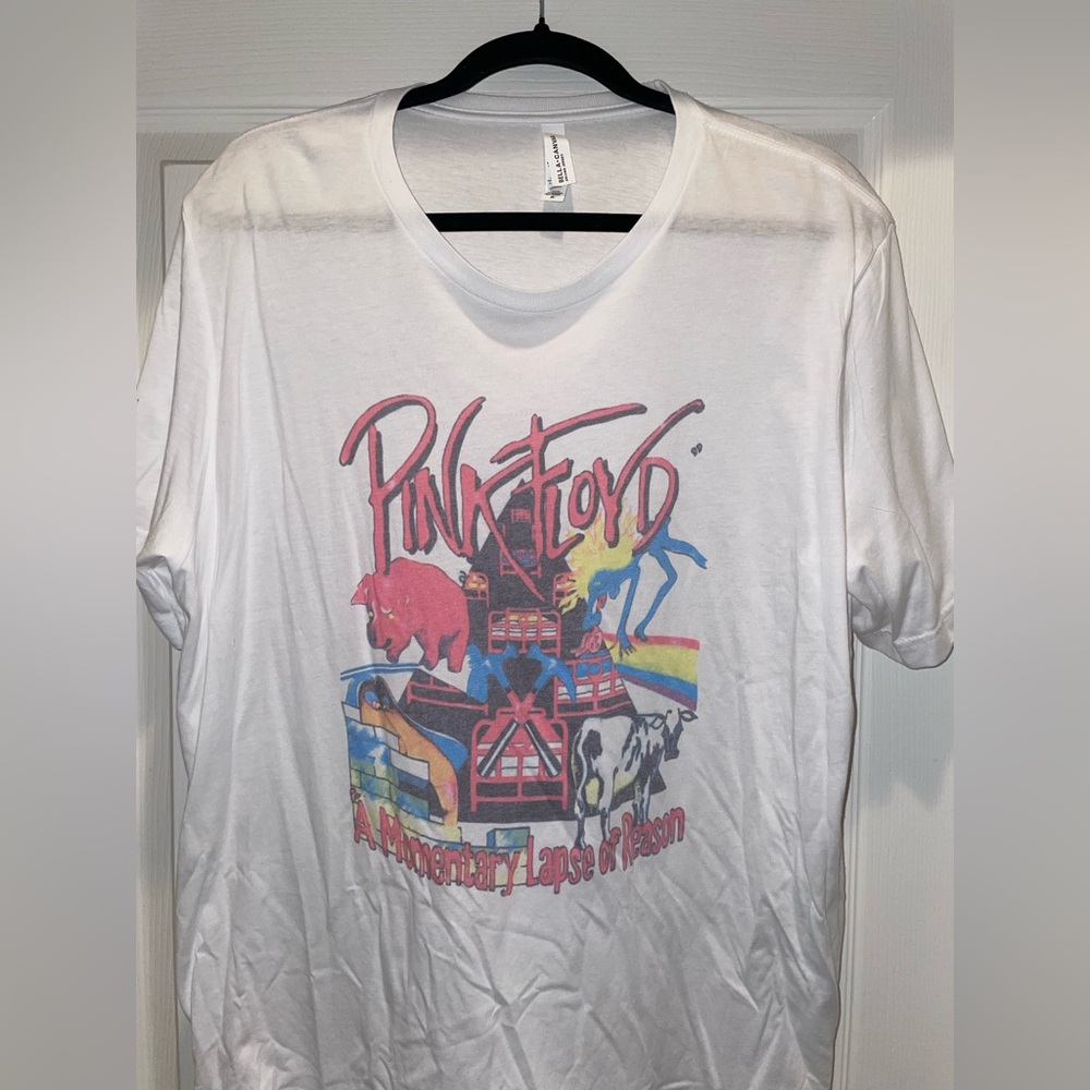 New Women’s Pink Floyd Graphic Tee. Never worn. Unisex size XL.